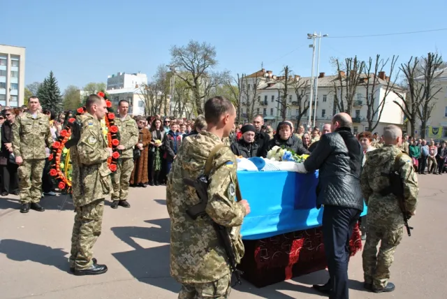 Хмельницький попрощався із спецпризначенцем Євгеном Андріюком (фоторепортаж) — фото 1
