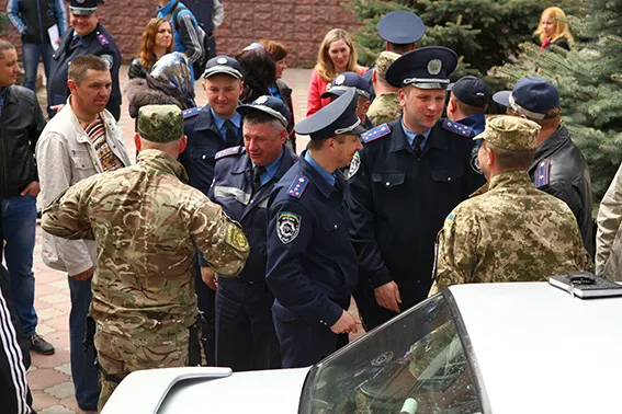У зону АТО з Хмельницького вирушив зведений загін працівників ДАІ (фото) — фото 5