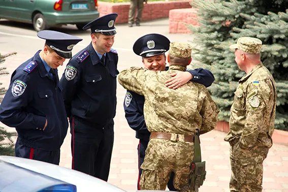 У зону АТО з Хмельницького вирушив зведений загін працівників ДАІ (фото) — фото 7