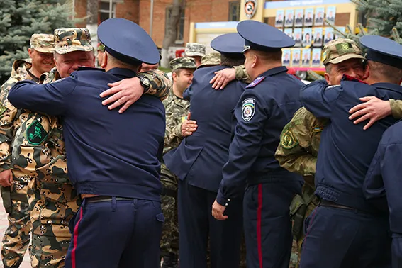 На Хмельниччину зі служби у зоні АТО повернулися 17 працівників ДАІ (Фото+Відео) — фото 2