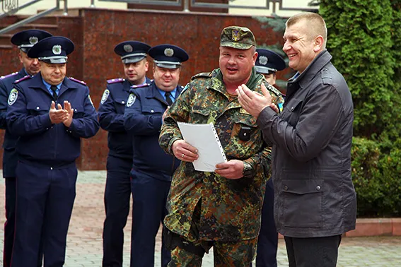 На Хмельниччину зі служби у зоні АТО повернулися 17 працівників ДАІ (Фото+Відео) — фото 4