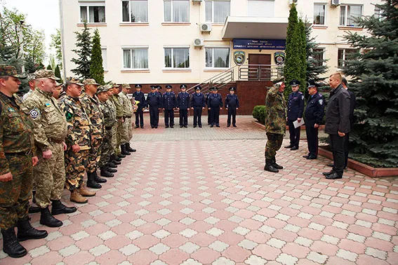На Хмельниччину зі служби у зоні АТО повернулися 17 працівників ДАІ (Фото+Відео) — фото 7