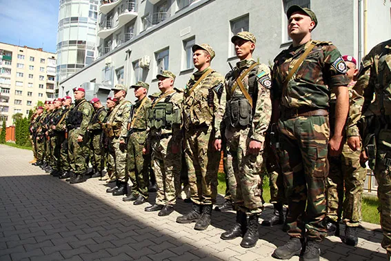 Спецпризначенці з Хмельницького вирушили в зону АТО (фоторепортаж) — фото 2