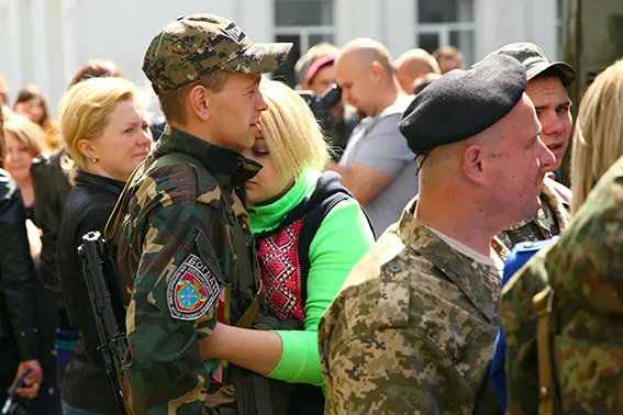 Спецпризначенці з Хмельницького вирушили в зону АТО (фоторепортаж) — фото 8