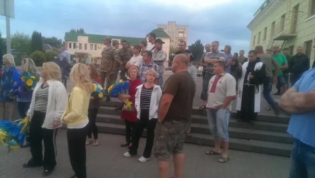 В Шепетівці зустріли звільнених з полону військових (фото) — фото 1