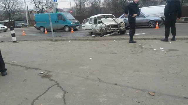 Вночі у Хмельницькому знову сталася ДТП (фото) — фото 1