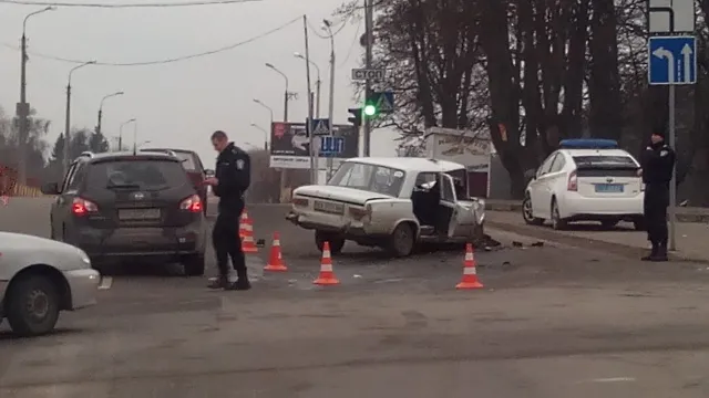 Вночі у Хмельницькому знову сталася ДТП (фото) — фото 2