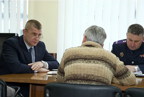 У Старокостянтинові керівник поліції Хмельниччини зустрівся з місцевими жителями (фото) — фото 2