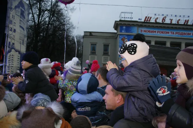 У Хмельницькому відкрили головну ялинку та гостину Святого Миколая! (фото) — фото 2