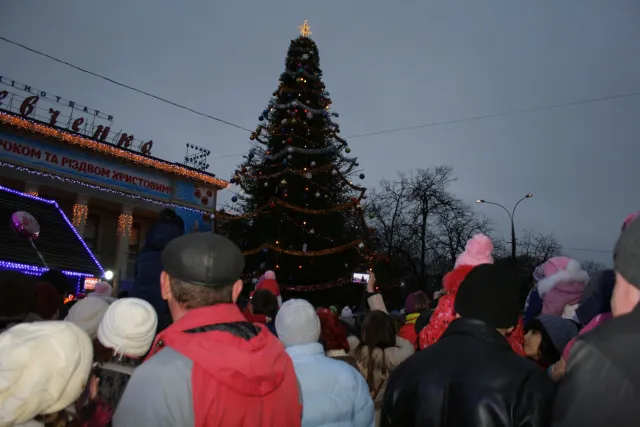 У Хмельницькому відкрили головну ялинку та гостину Святого Миколая! (фото) — фото 4