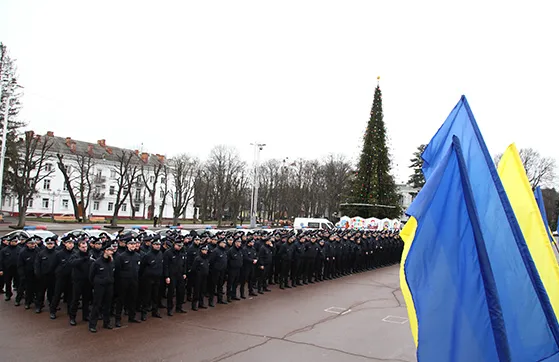 Хмельницький відтепер також з поліцією. Нові правоохоронці присягнули на вірність народові України (фото) — фото 6