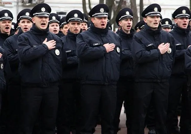 Хмельницький відтепер також з поліцією. Нові правоохоронці присягнули на вірність народові України (фото) — фото 4