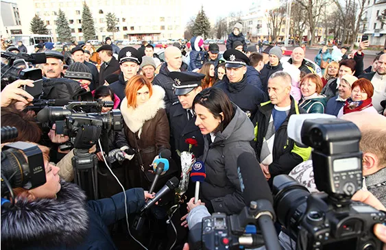 Хмельницький відтепер також з поліцією. Нові правоохоронці присягнули на вірність народові України (фото) — фото 10