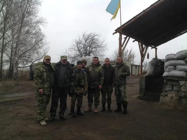 В зоне АТО шепетовские волонтеры с трудом сбежали от обстрелов (фото) — фото 4