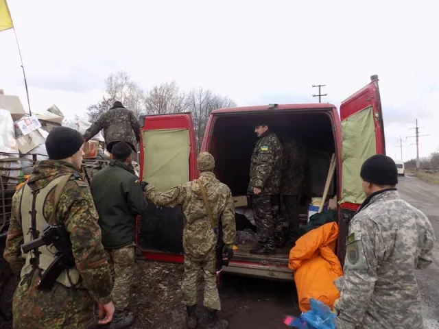 Подольские священнослужители днями вернулись с Востока Украины, где посещали наших бойцов (фото) — фото 2