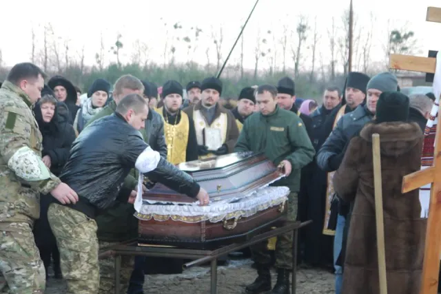 У Нетішині провели в останню дорогу 27-річного айдарівця Назара Голюка (фото) — фото 12