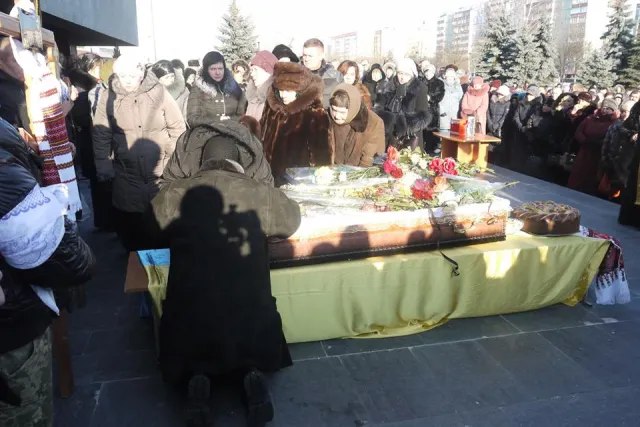 У Нетішині провели в останню дорогу 27-річного айдарівця Назара Голюка (фото) — фото 8