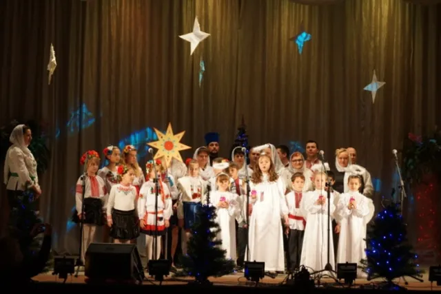 На Ізяславщині відбувся щорічний фестиваль "Різдво у колі друзів 2016" (фото) — фото 2