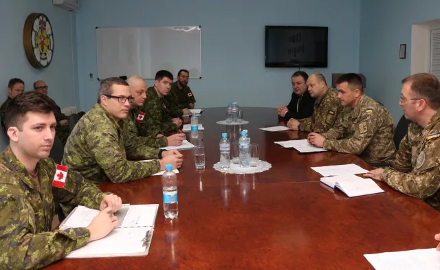 У Кам'янці-Подільському незабаром розпочнеться канадський курс підготовки українських саперів (фото) — фото 1