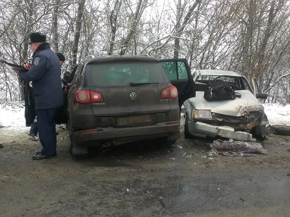 ДТП у Волочиському районі: 1 людина загинула, ще 3 травмувалося (фото) — фото 1