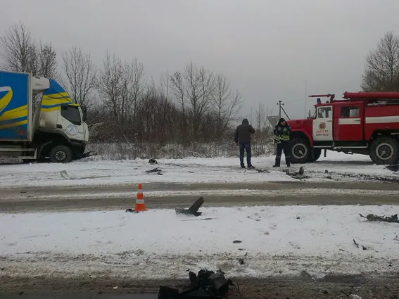 ДТП у Волочиському районі: 1 людина загинула, ще 3 травмувалося (фото) — фото 2