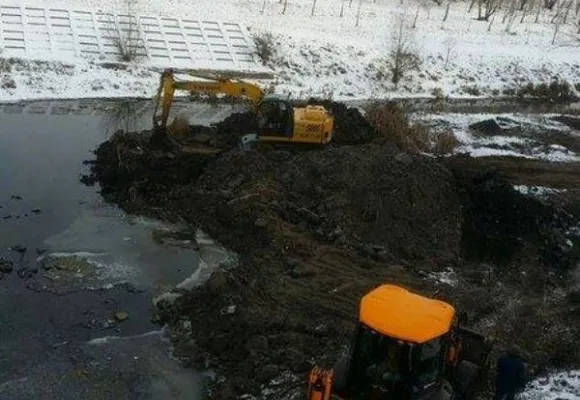 На Південний Буг зігнали техніку та розпочали чистку каналів (фото) — фото 1