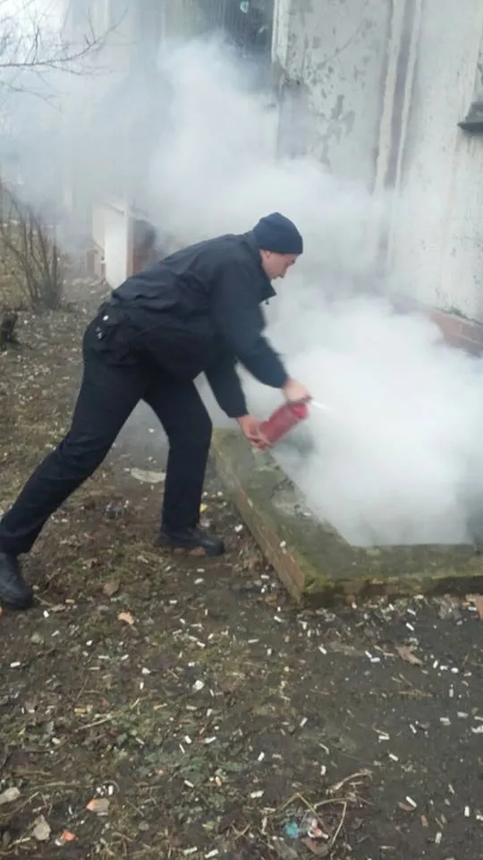 Хмельницькі патрульні поліцейські допомогли у гасінні пожежі — фото 1