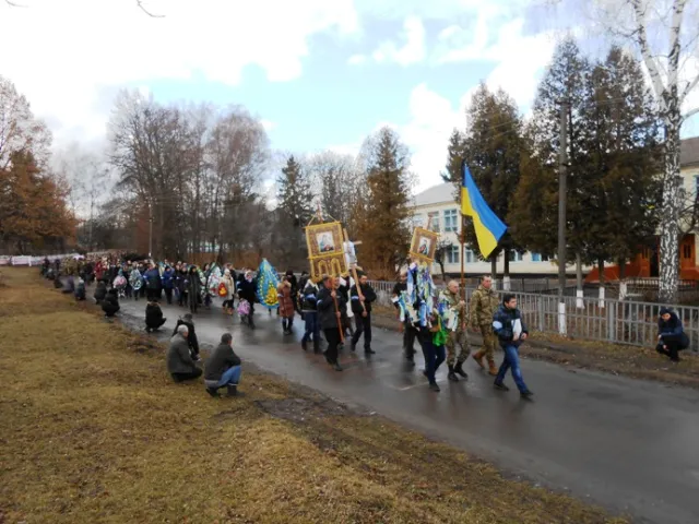 В зоні АТО загинув 27-річний боєць з Красилівського району. Вчора Героя поховали — фото 7