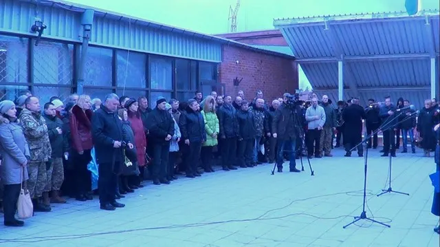 У Старокостянтинові відкрили меморіальну дошку загиблому воїну АТО Ігорю Білику — фото 1