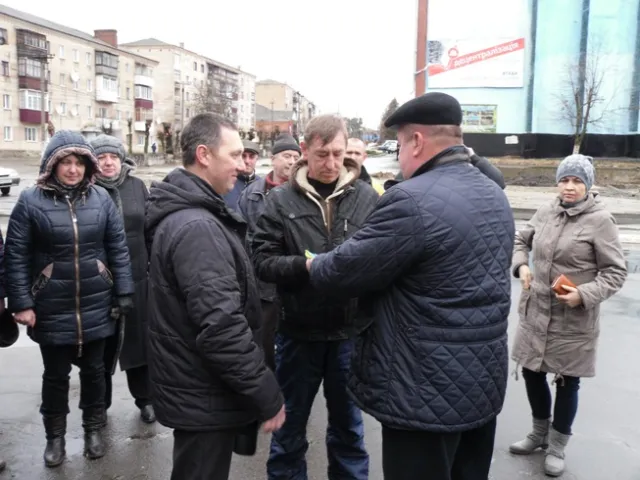 Ізяславські волонтери вирушили у зону АТО з гуманітарною допомогою нашим захисникам — фото 1