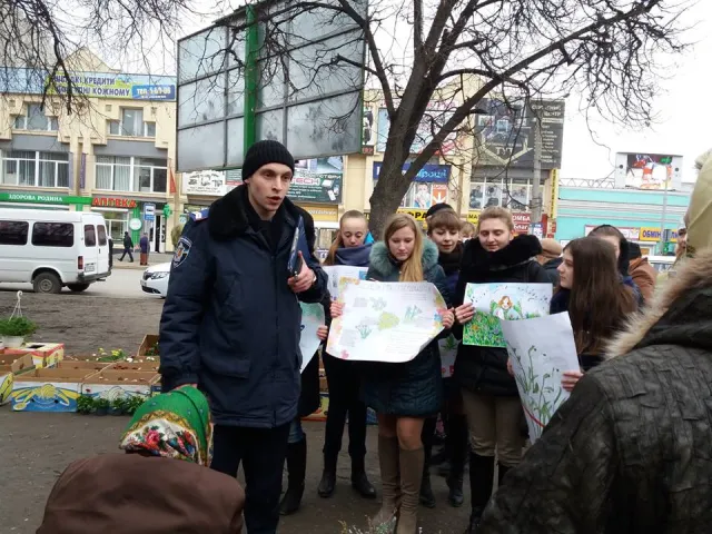 Кам'янецька поліція продовжує боротися із продавцями первоцвітів — фото 2