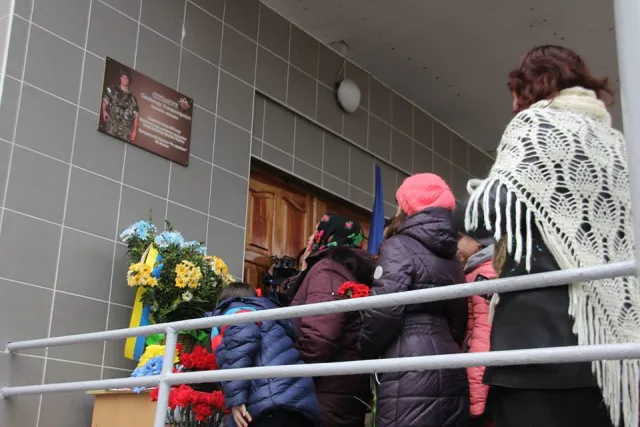 У Хмельницькому встановили меморіальну дошку загиблому в АТО правоохоронцю — фото 13