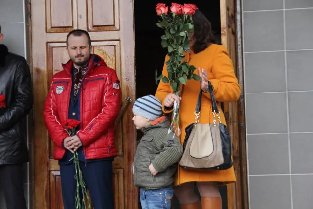 У Хмельницькому встановили меморіальну дошку загиблому в АТО правоохоронцю — фото 16