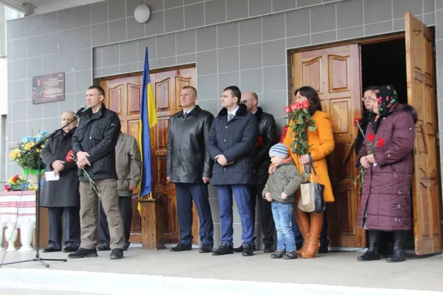 У Хмельницькому встановили меморіальну дошку загиблому в АТО правоохоронцю — фото 18