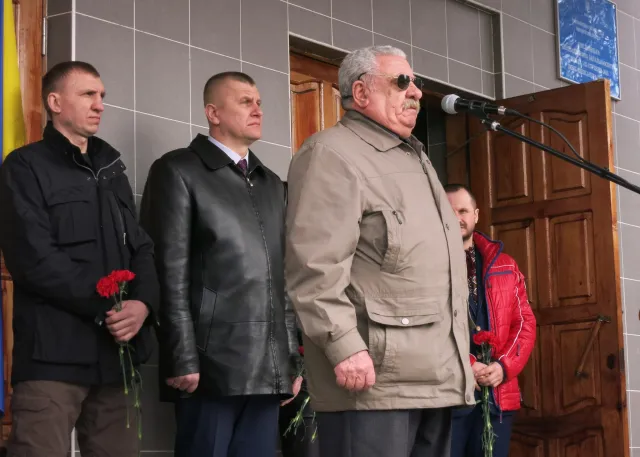 У Хмельницькому встановили меморіальну дошку загиблому в АТО правоохоронцю — фото 5