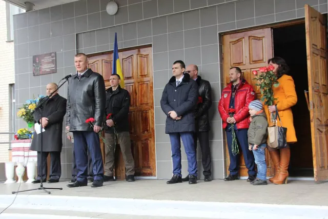 У Хмельницькому встановили меморіальну дошку загиблому в АТО правоохоронцю — фото 7