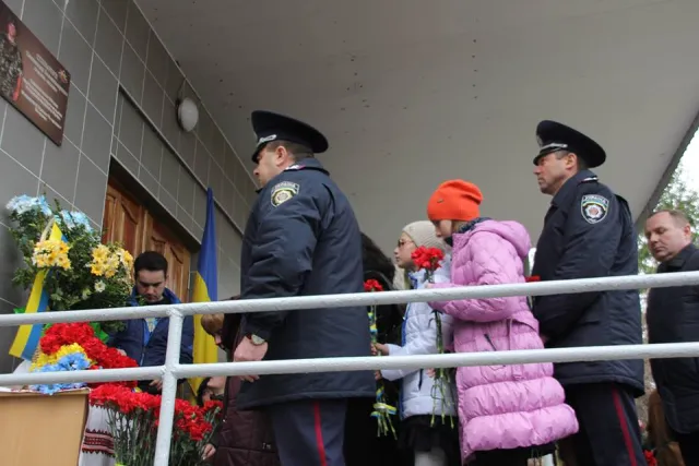 У Хмельницькому встановили меморіальну дошку загиблому в АТО правоохоронцю — фото 10