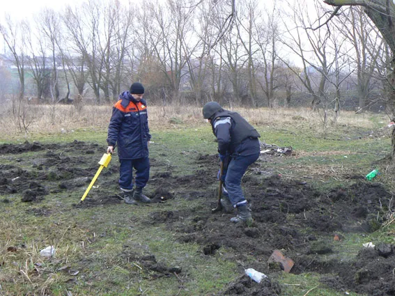 В Хмельницком спасатели обезвредили 36 артиллерийских снарядов времен Второй мировой войны — фото 2