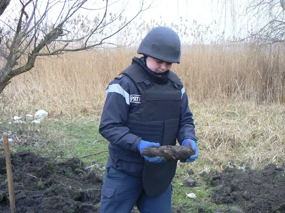 В Хмельницком спасатели обезвредили 36 артиллерийских снарядов времен Второй мировой войны — фото 3