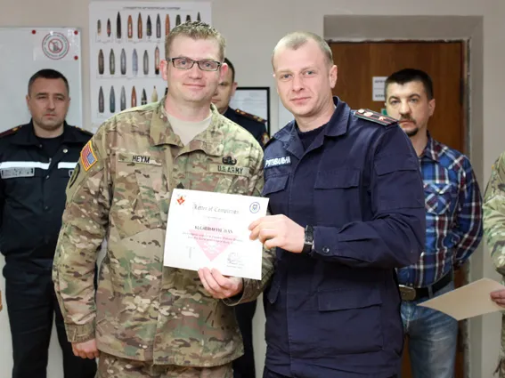 У Хмельницькому завершився курс навчання піротехніків ДСНС іноземними спеціалістами — фото 3