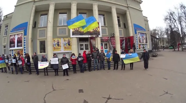 В Хмельницком устроили акцию в поддержку Надежды Савченко — фото 3
