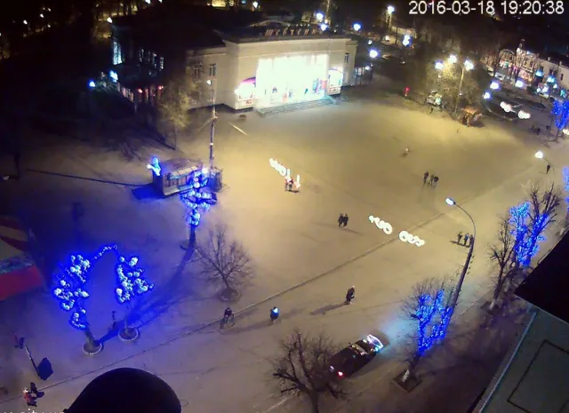 У Хмельницькому п’яний підполковник МВС виїхав на пішохідну частину та врізався в клумбу. Пізніше водій вибачився перед патрульними — фото 1