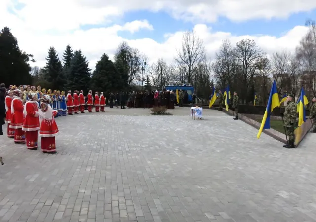 Сьогодні у обласному центрі вшанували пам'ять визволителів Хмельницького — фото 2