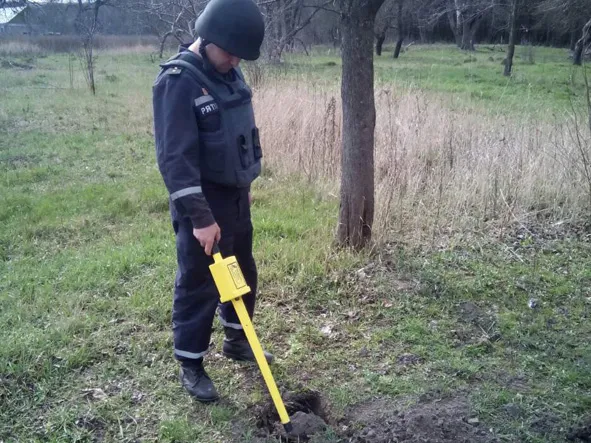 За три дні працівники ДСНС Хмельниччини знищили 10 вибухонебезпечних предметів — фото 1