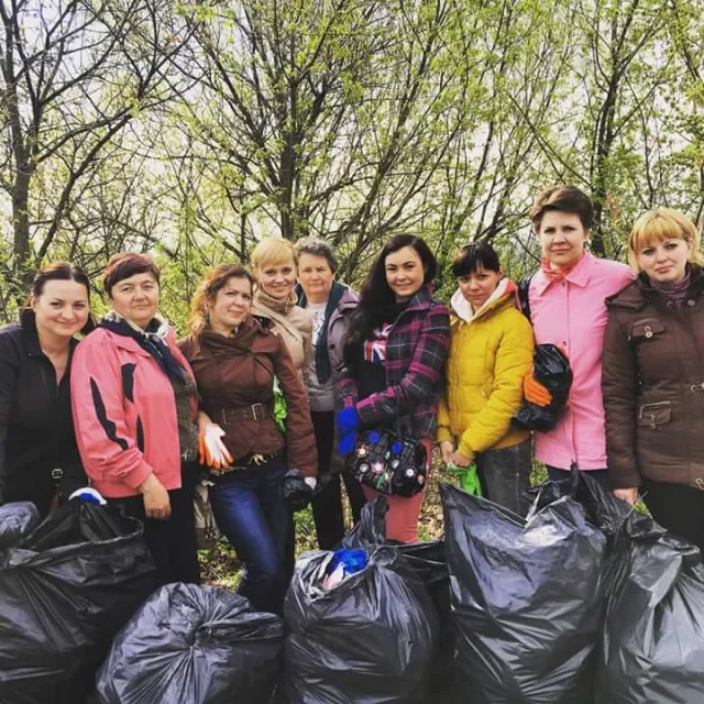 Декілька сотень активних хмельничан зібралися на загальноміський суботник — фото 4