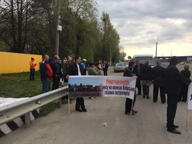 Вчора у Шепетівці місцеві жителі вийшли на акцію протесту — фото 1