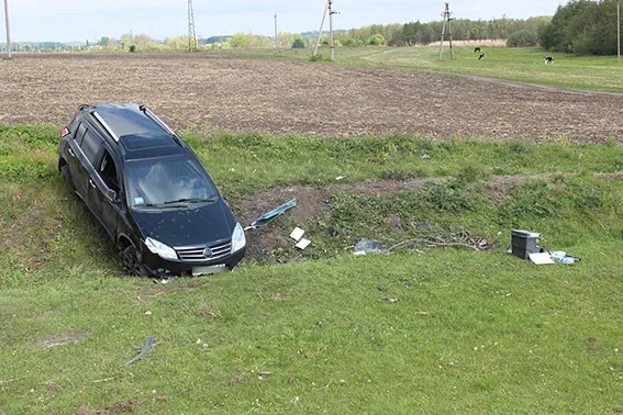 На Хмельниччині зловмисник викрав автомобіль і потрапив в аварію — фото 1