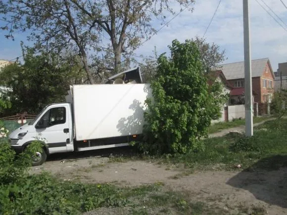 В Дунаївцях хлопець у нетверезому стані викрав вантажівку і потрапив в ДТП — фото 2