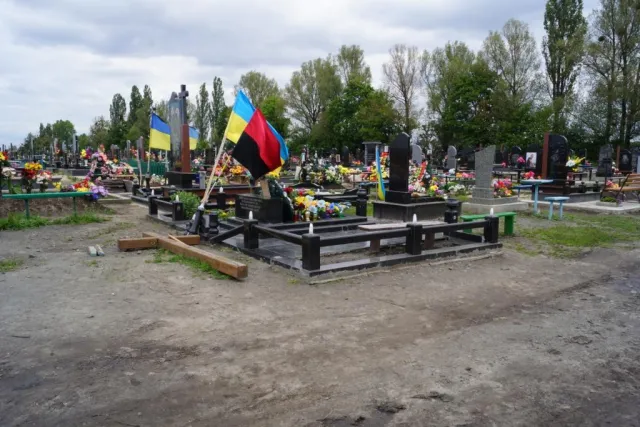 Нічого святого! Зруйнували пам'ятник Героя Небесної сотні — фото 3