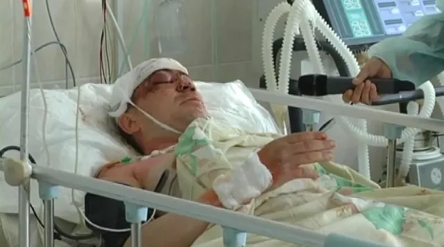 Зловмисник накинувся з ножем на охоронця нічного клубу — фото 3